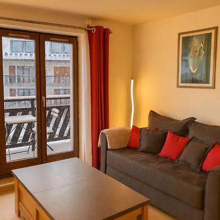 Modern With Balcony In The Center Of *